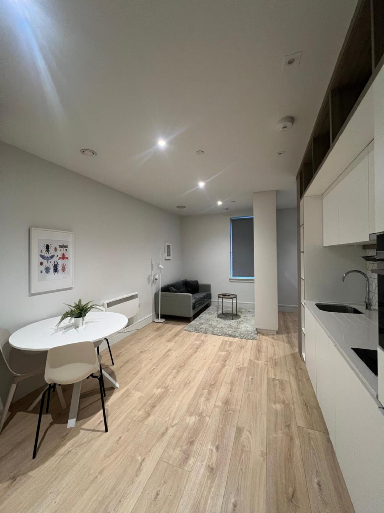 London Heathrow Airport Apartment Voyager House Terminal 12345 - Ev Electric And Parking Available! Hillingdon Exterior photo