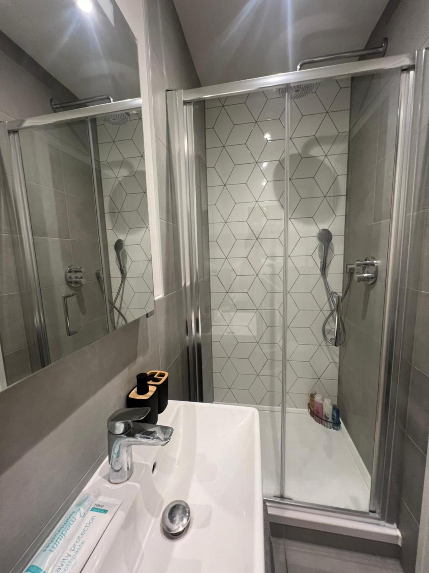 London Heathrow Airport Apartment Voyager House Terminal 12345 - Ev Electric And Parking Available! Hillingdon Exterior photo