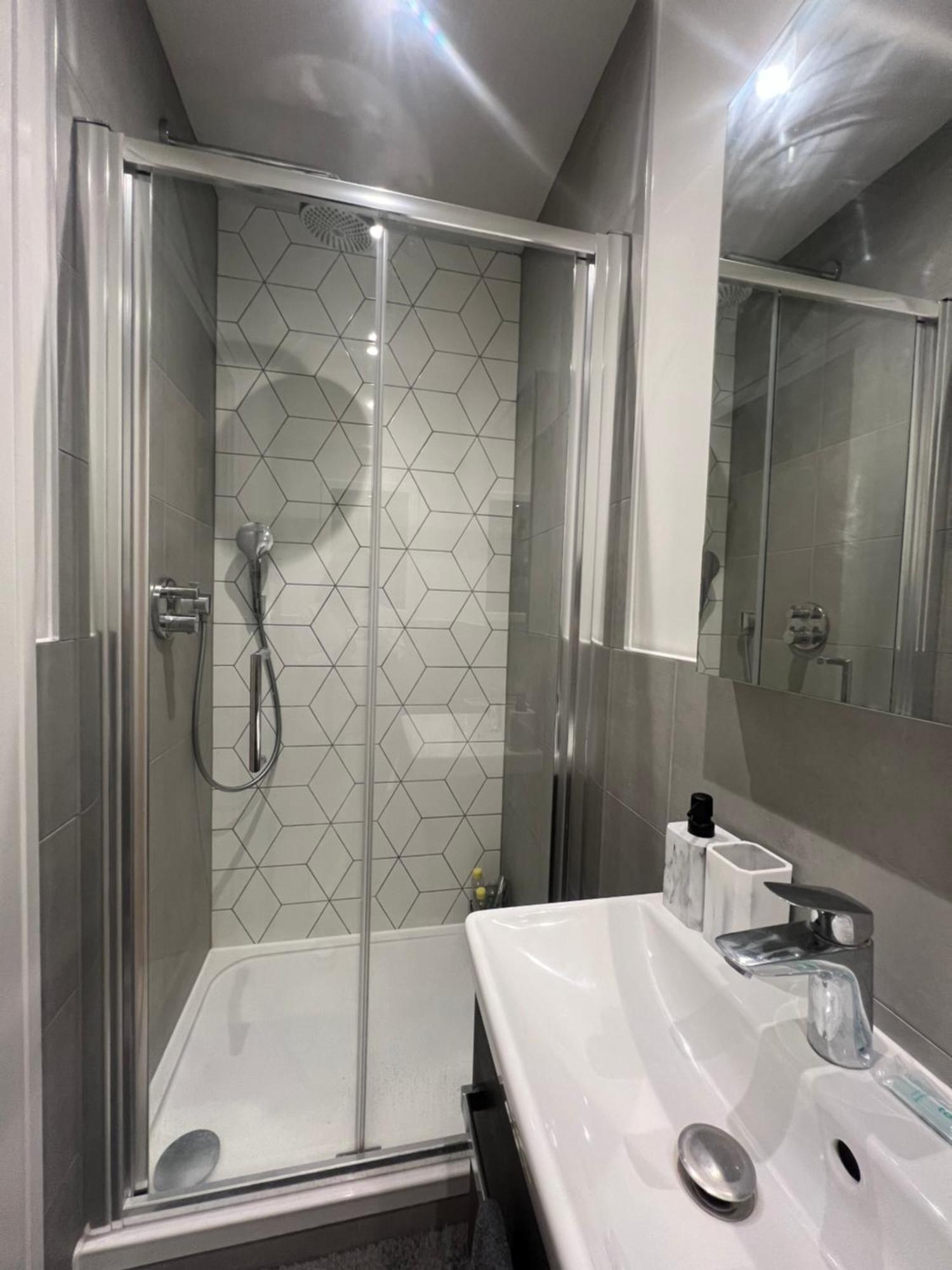 London Heathrow Airport Apartment Voyager House Terminal 12345 - Ev Electric And Parking Available! Hillingdon Exterior photo